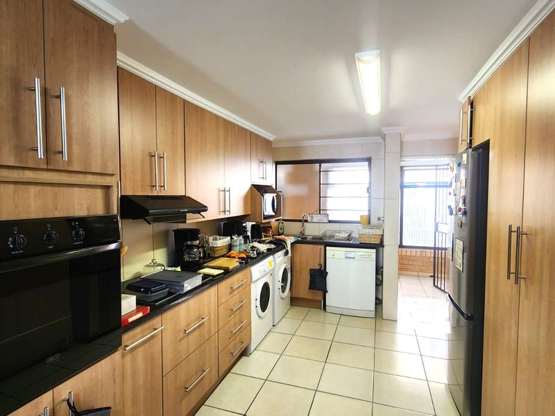 2-bedroom ground floor retirement unit - Photo 10