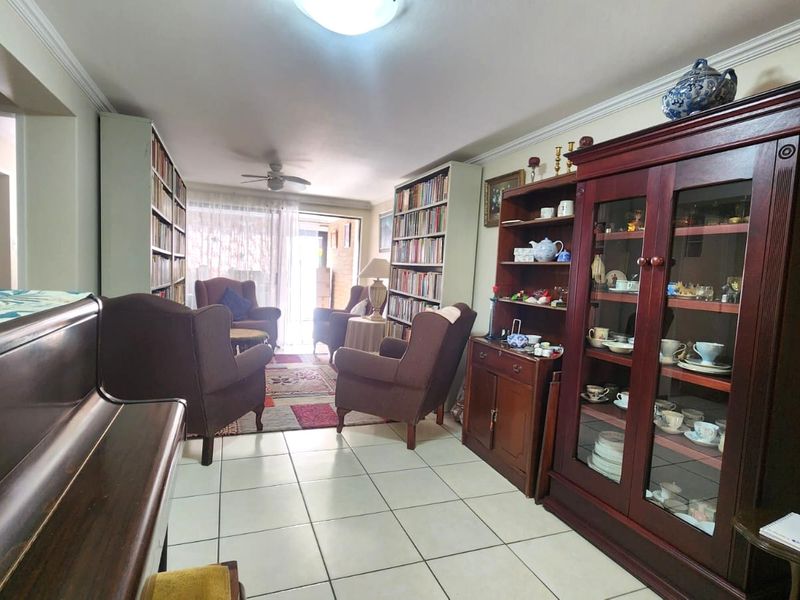 2-bedroom ground floor retirement unit - Photo 6