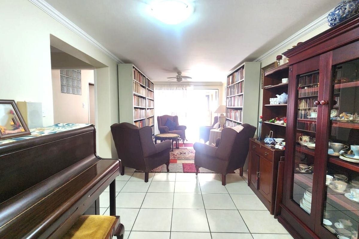 2-bedroom ground floor retirement unit - Photo 3