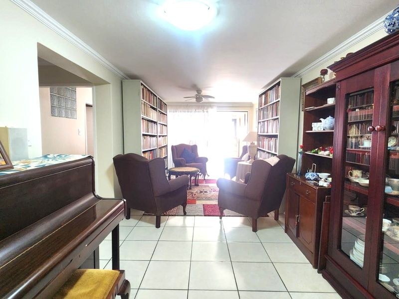2-bedroom ground floor retirement unit - Photo 3