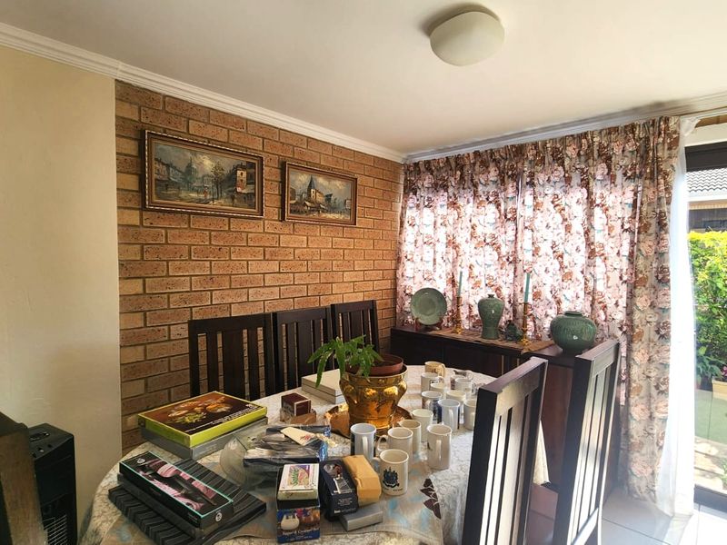 2-bedroom ground floor retirement unit - Photo 5