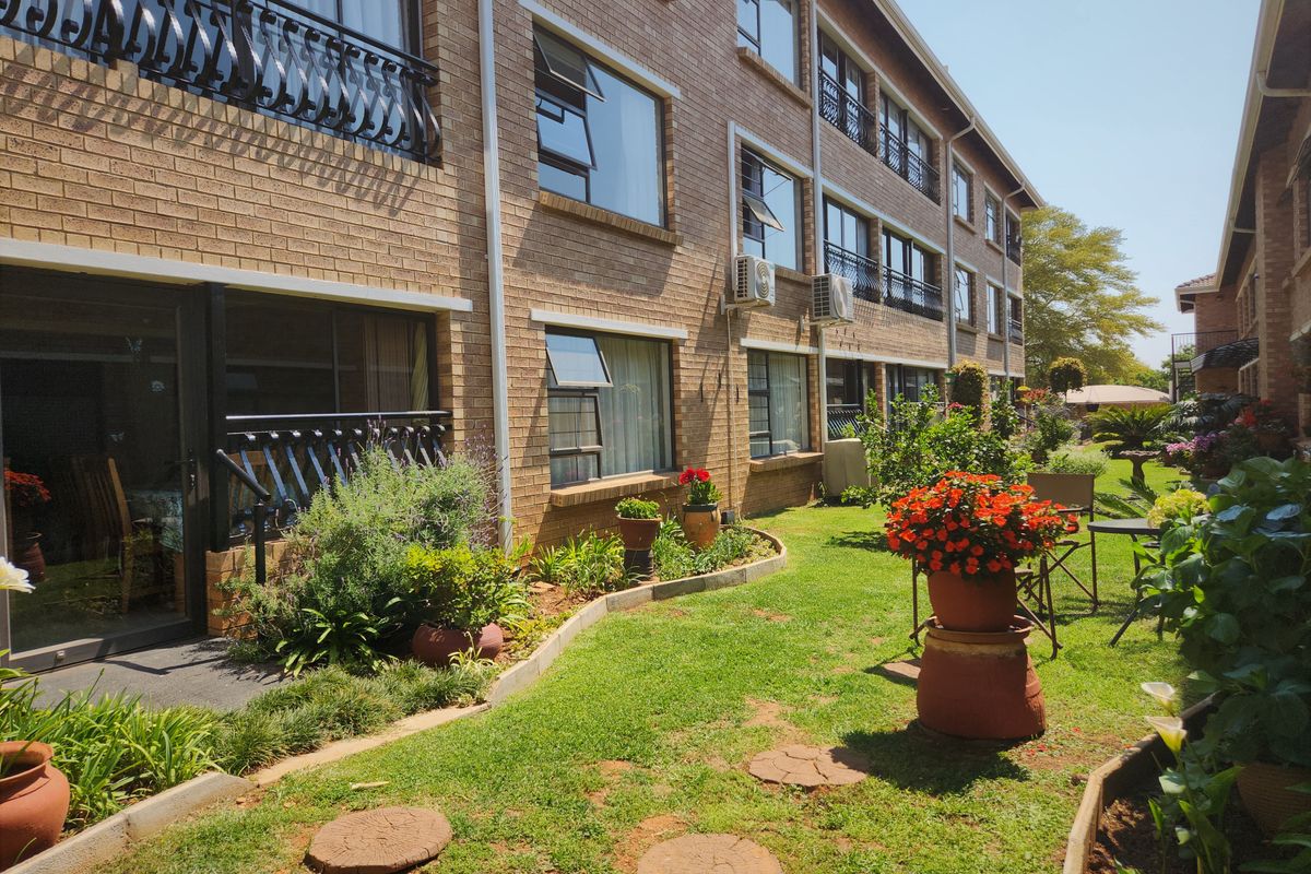 2-bedroom ground floor retirement unit - Photo 2