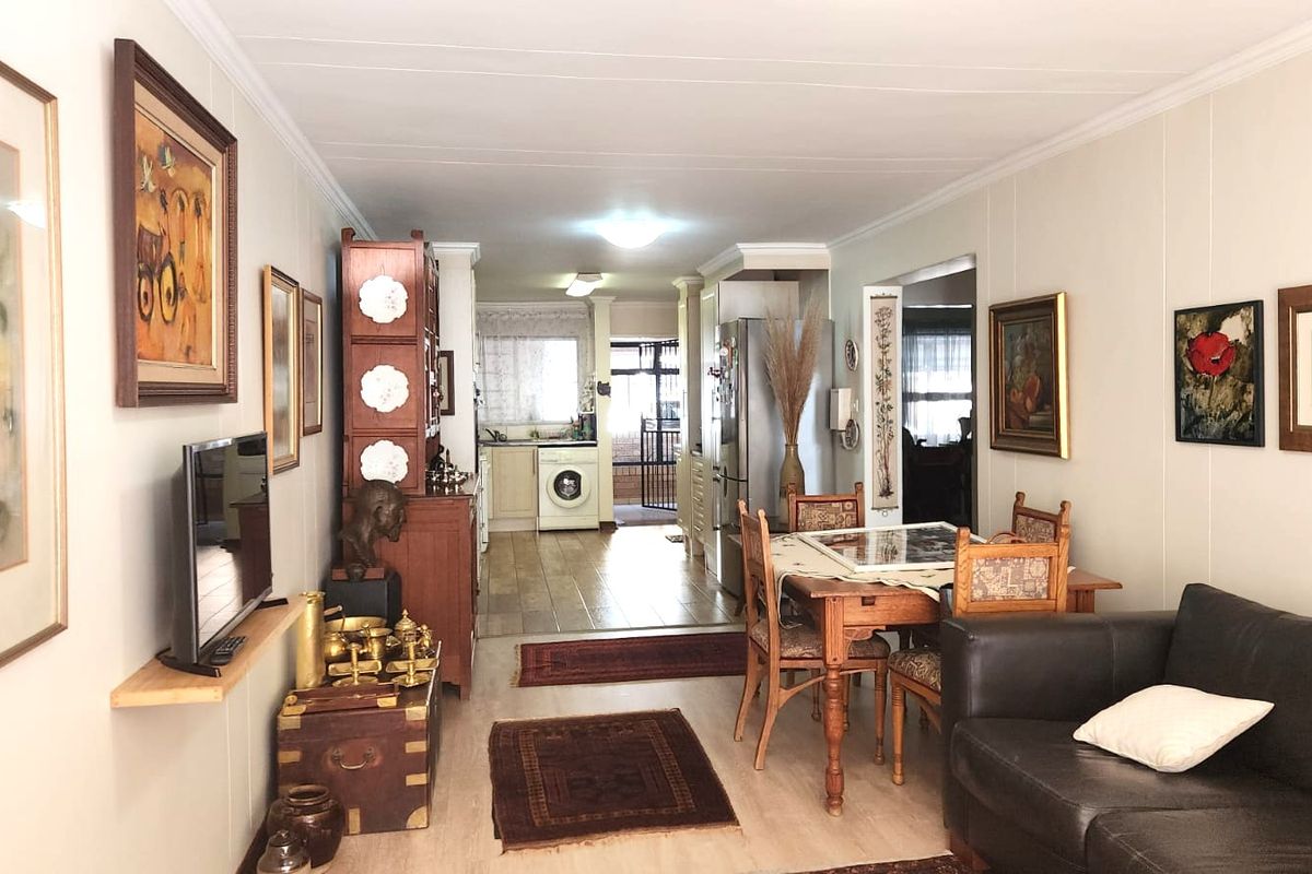 2-bedroom ground floor retirement unit - Photo 3