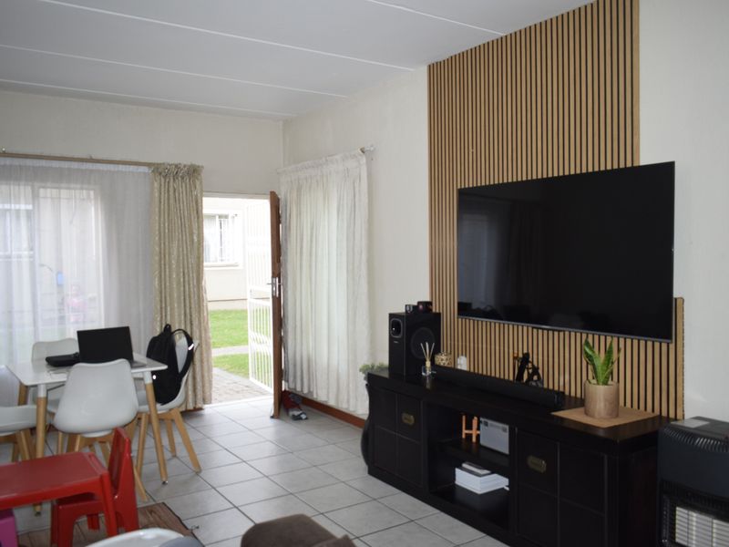 Ground unit with 2 bedroom for sale in Comet - Photo 1