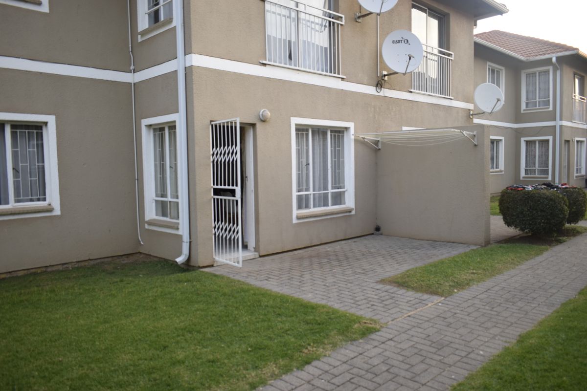 Ground unit with 2 bedroom for sale in Comet - Photo 2