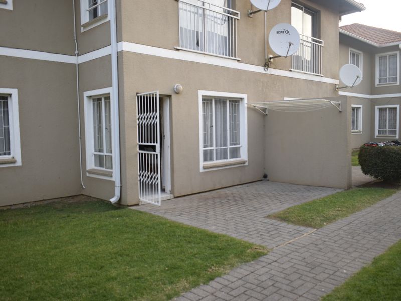 Ground unit with 2 bedroom for sale in Comet - Photo 2