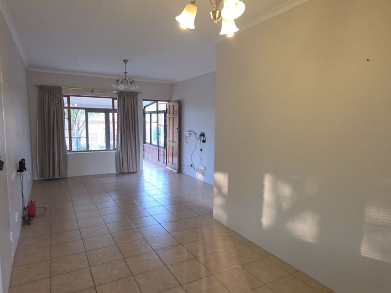 Lovely Neat  - 1 Bedroomed Home with Study - Photo 9