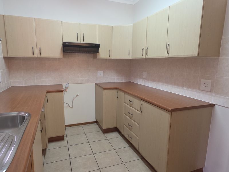 Lovely Neat  - 1 Bedroomed Home with Study - Photo 7