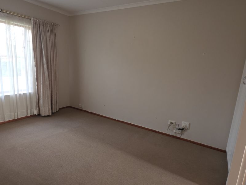 Lovely Neat  - 1 Bedroomed Home with Study - Photo 10