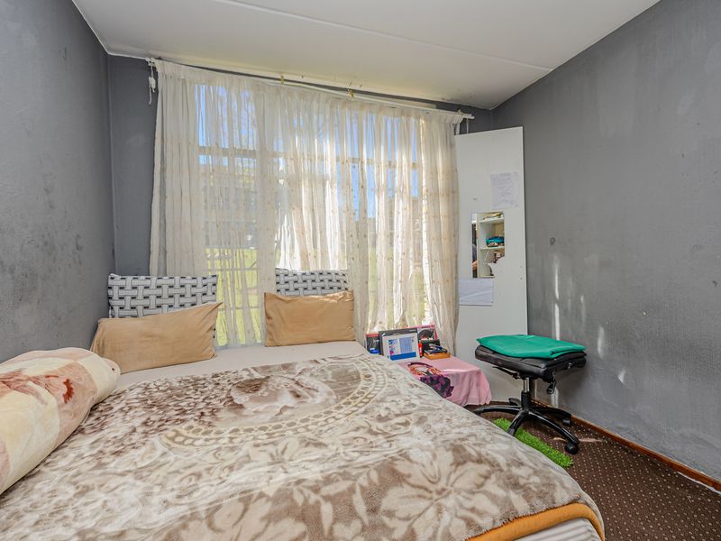 Stunning 2-Bedroom Apartment For Sale in Laser Park, Roodepoort – Modern Living Awaits Your Arrival! - Photo 4
