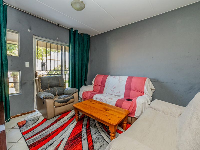 Stunning 2-Bedroom Apartment For Sale in Laser Park, Roodepoort – Modern Living Awaits Your Arrival! - Photo 3