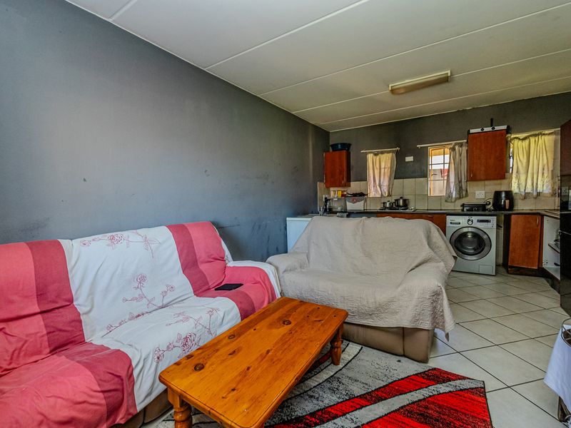 Stunning 2-Bedroom Apartment For Sale in Laser Park, Roodepoort – Modern Living Awaits Your Arrival! - Photo 10