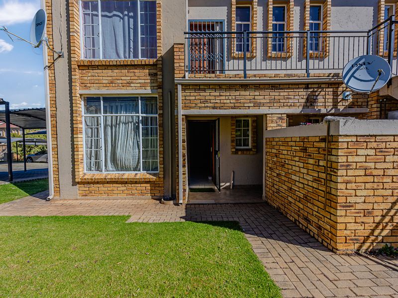Stunning 2-Bedroom Apartment For Sale in Laser Park, Roodepoort – Modern Living Awaits Your Arrival! - Photo 9