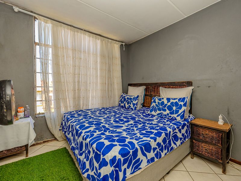 Stunning 2-Bedroom Apartment For Sale in Laser Park, Roodepoort – Modern Living Awaits Your Arrival! - Photo 5