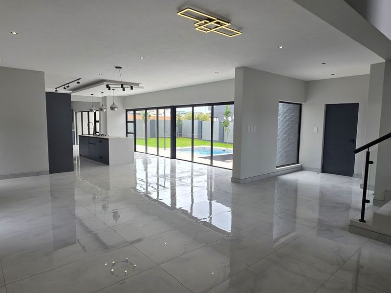 Modern Family Home with 4 Bedrooms, Staff Room & Entertainer’s Garden in Fountainbrook Estate - Photo 10