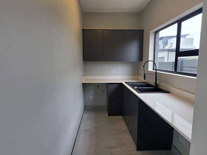 Modern Family Home with 4 Bedrooms, Staff Room & Entertainer’s Garden in Fountainbrook Estate - Photo 9