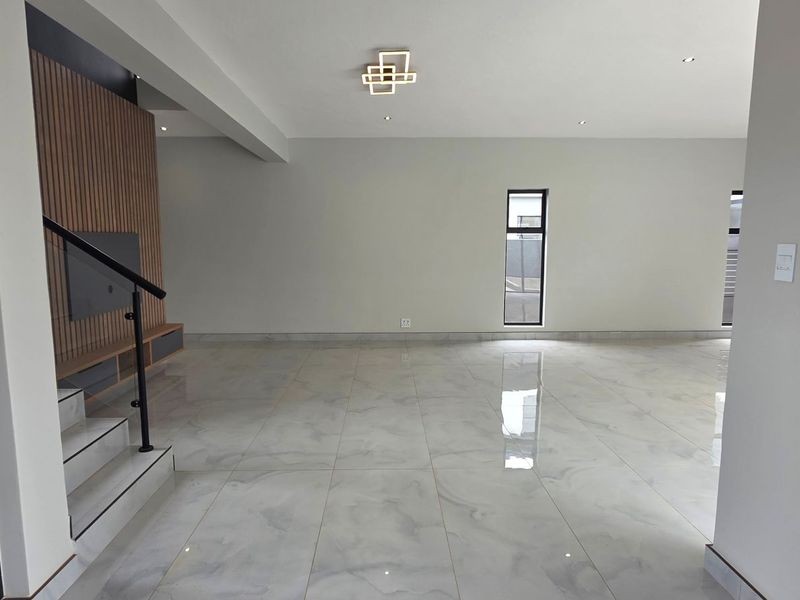 Modern Family Home with 4 Bedrooms, Staff Room & Entertainer’s Garden in Fountainbrook Estate - Photo 4