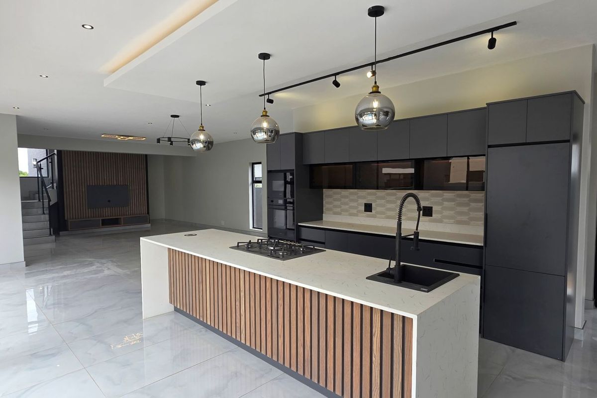 Modern Family Home with 4 Bedrooms, Staff Room & Entertainer’s Garden in Fountainbrook Estate - Photo 5