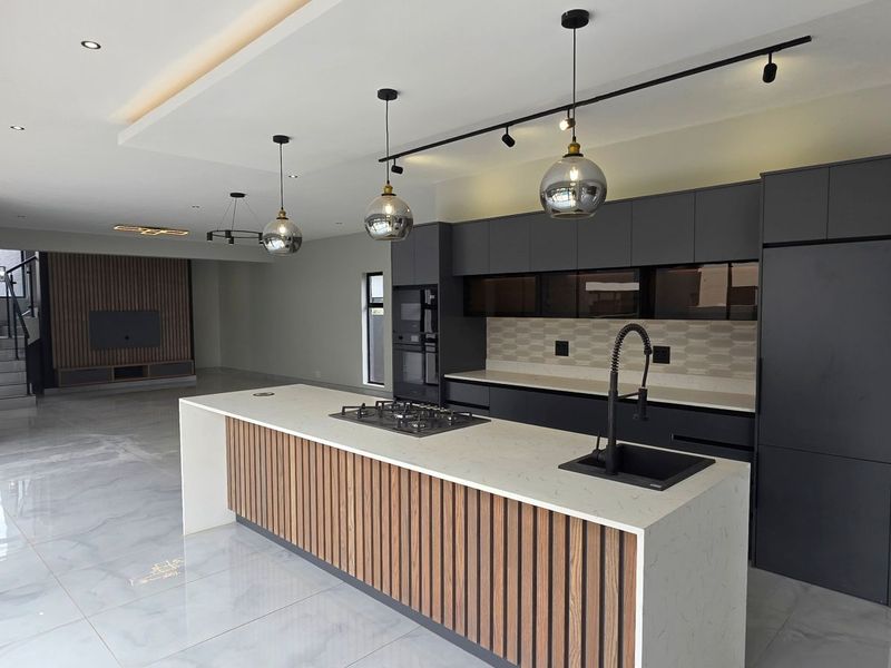 Modern Family Home with 4 Bedrooms, Staff Room & Entertainer’s Garden in Fountainbrook Estate - Photo 5