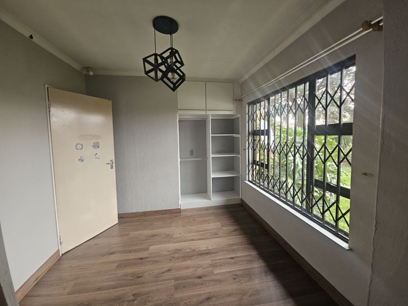 Charming 3-Bedroom Family Home with Versatile Living Spaces - Photo 8
