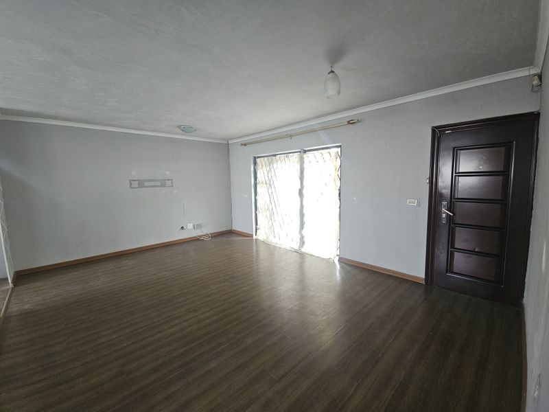 Charming 3-Bedroom Family Home with Versatile Living Spaces - Photo 5