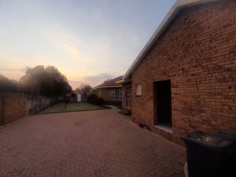 Semi face brick  home for sale - Photo 3