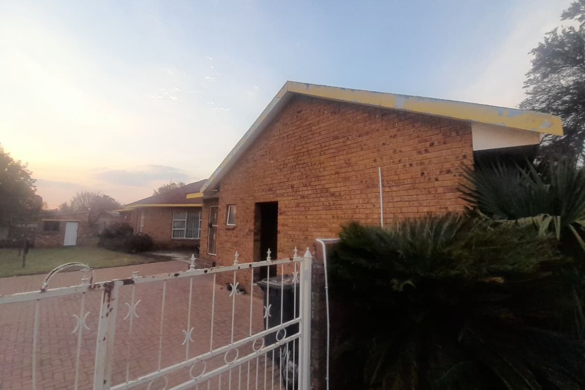 Semi face brick  home for sale - Photo 2