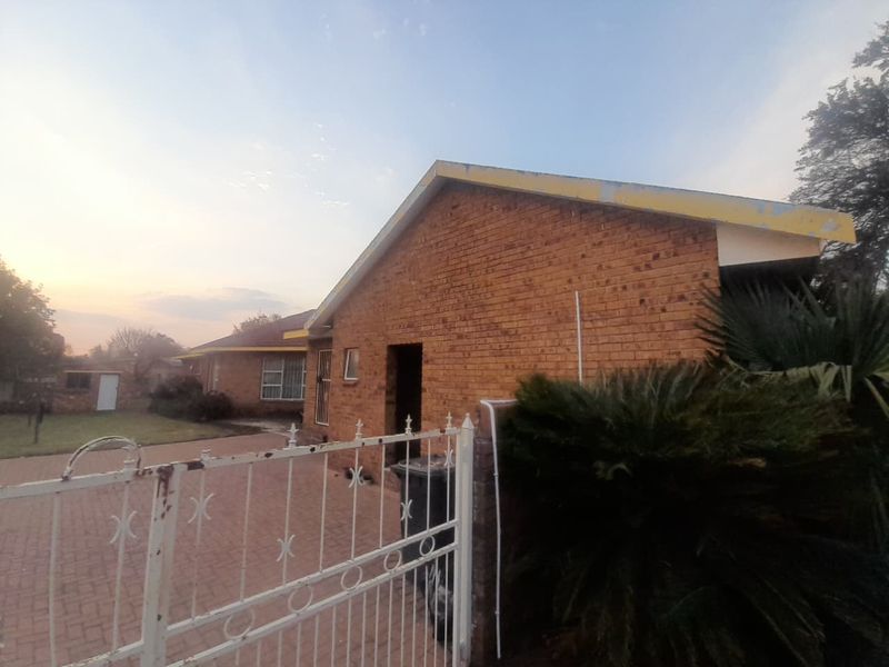 Semi face brick  home for sale - Photo 2