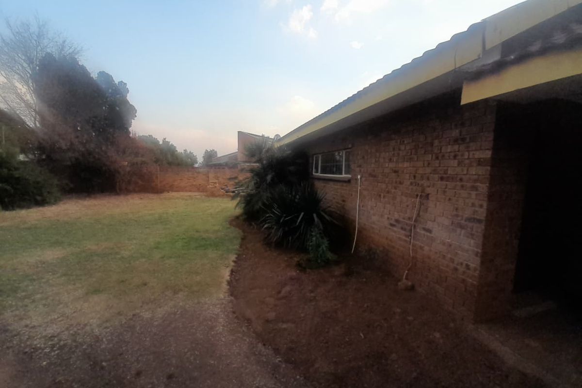Semi face brick  home for sale - Photo 4