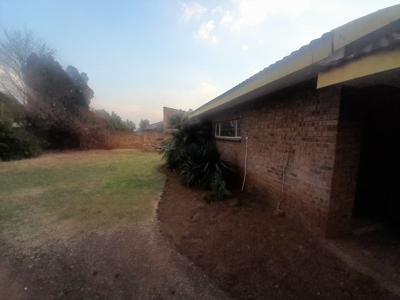 Semi face brick  home for sale - Photo 4