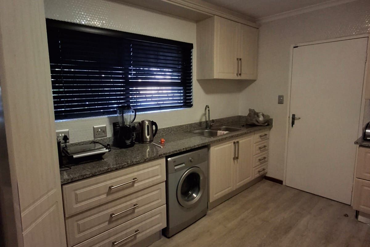 Unfurnished 3 bedroom house - Photo 3