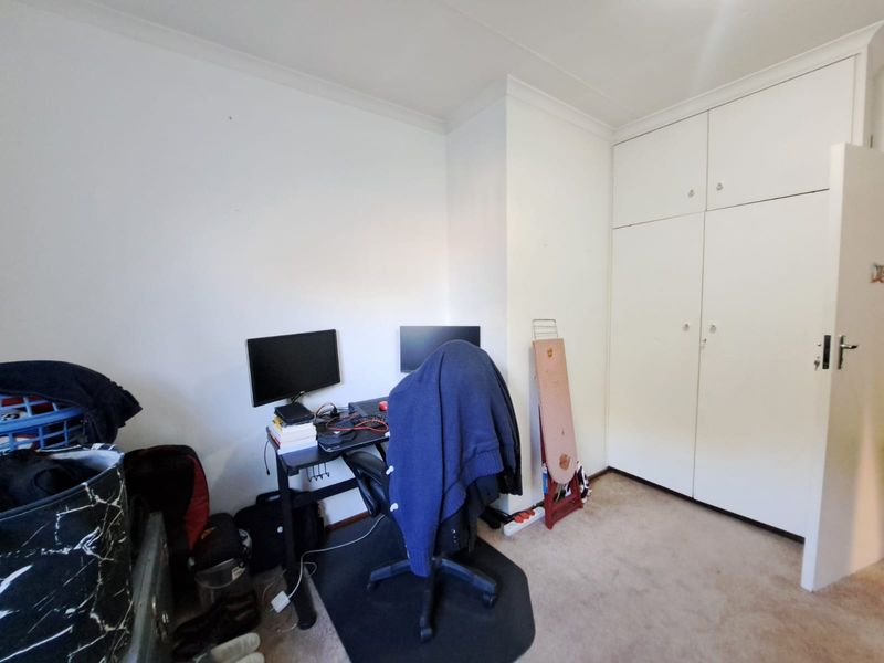 charming 3 bed simplex with back up watertank - Photo 9
