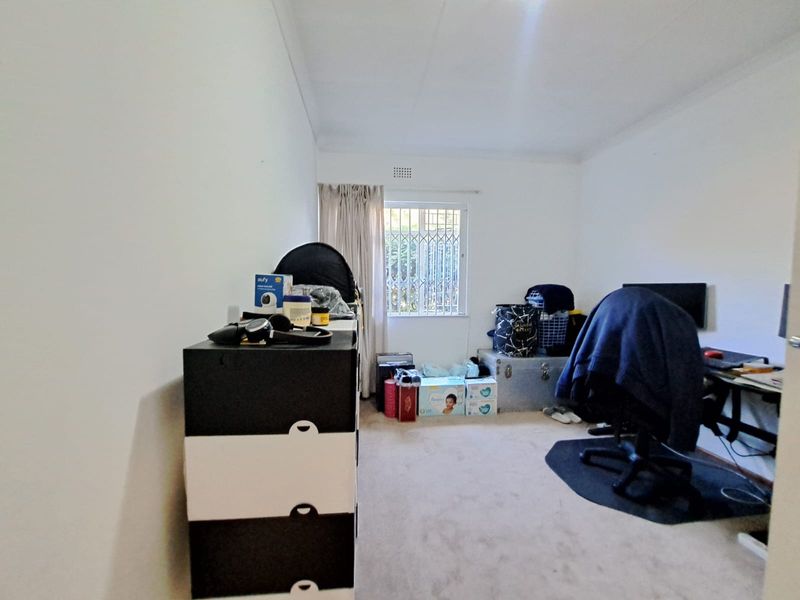 charming 3 bed simplex with back up watertank - Photo 10