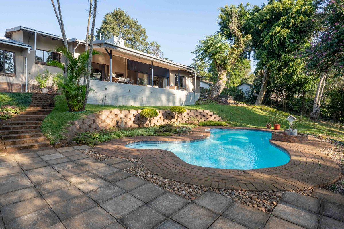 Bidding to start from R2,400mil.!! Live Luxury, Modern Auction! - Photo 2