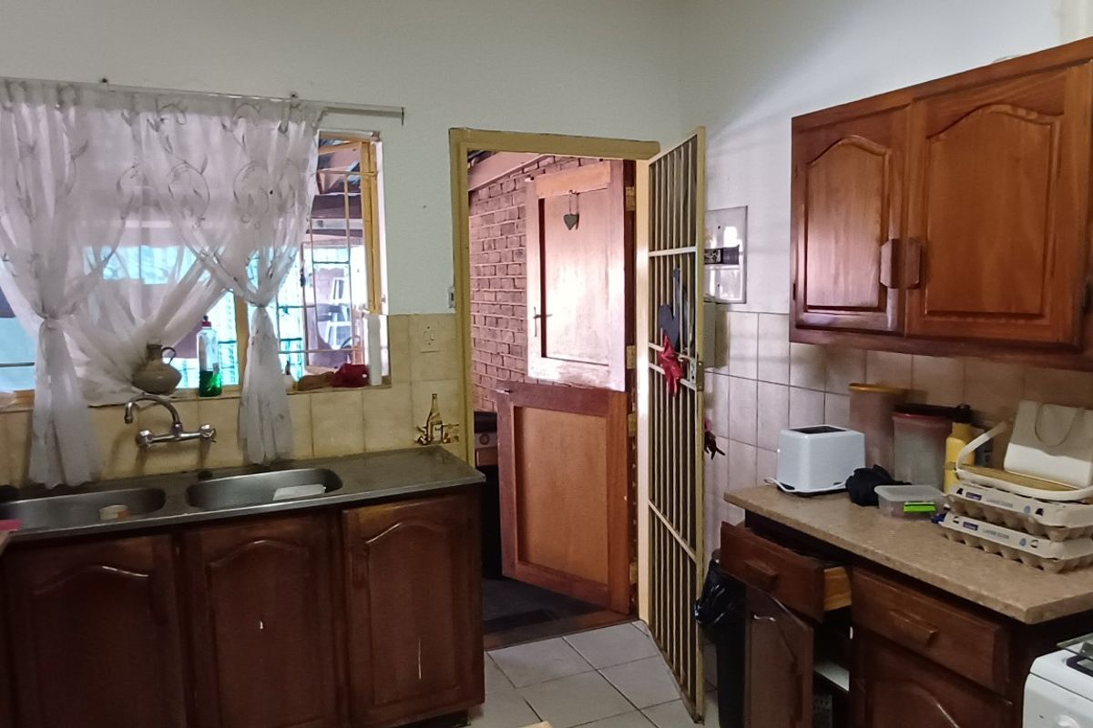 Townhouse for Sale – Ideal for First-Time Buyers, Retirees, or Investors - Photo 3