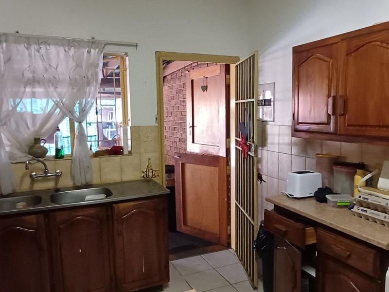 Townhouse for Sale – Ideal for First-Time Buyers, Retirees, or Investors - Photo 3