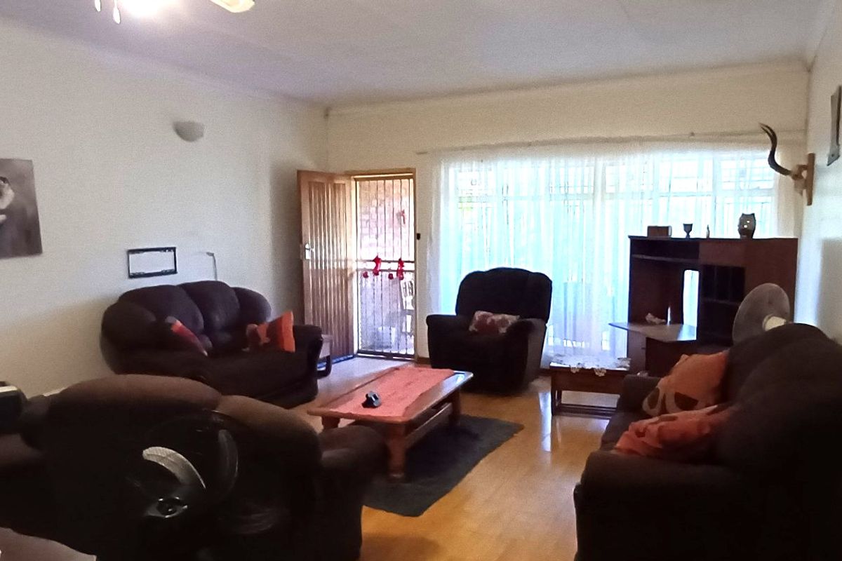 Townhouse for Sale – Ideal for First-Time Buyers, Retirees, or Investors - Photo 4
