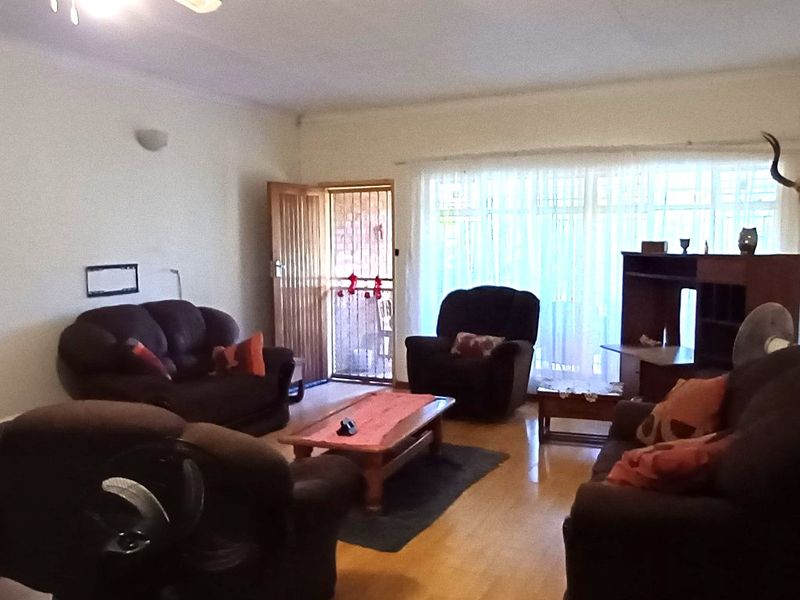 Townhouse for Sale – Ideal for First-Time Buyers, Retirees, or Investors - Photo 4
