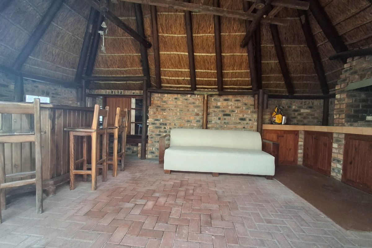 Furnished 3 bedroom house - Photo 2