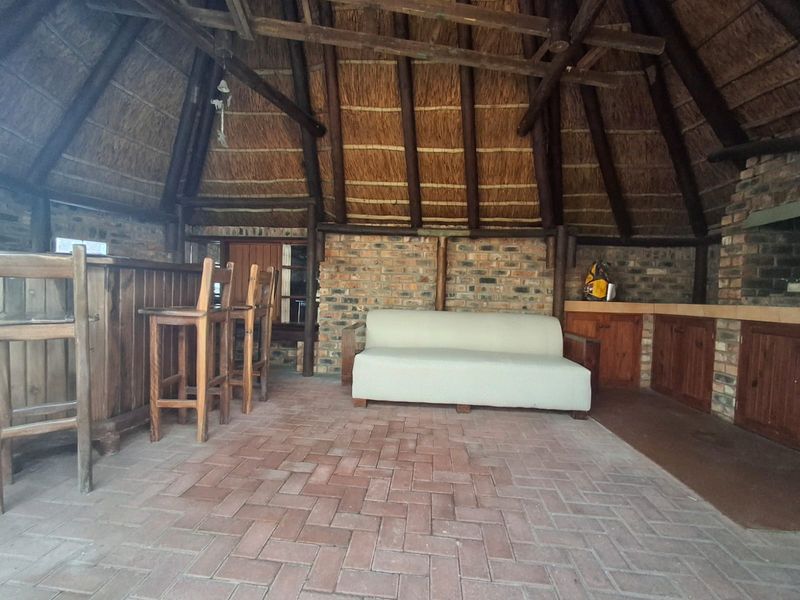 Furnished 3 bedroom house - Photo 2