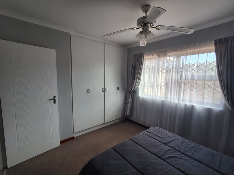 Furnished 3 bedroom house - Photo 9