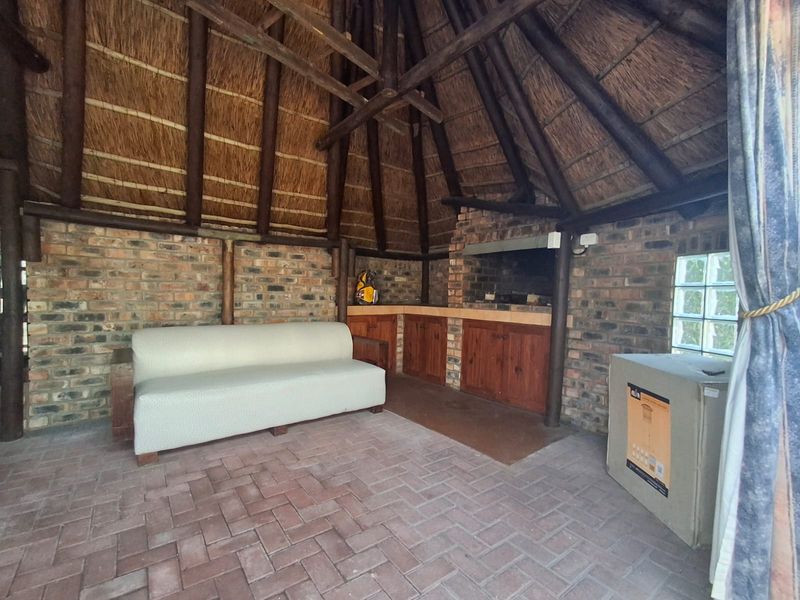 Furnished 3 bedroom house - Photo 3