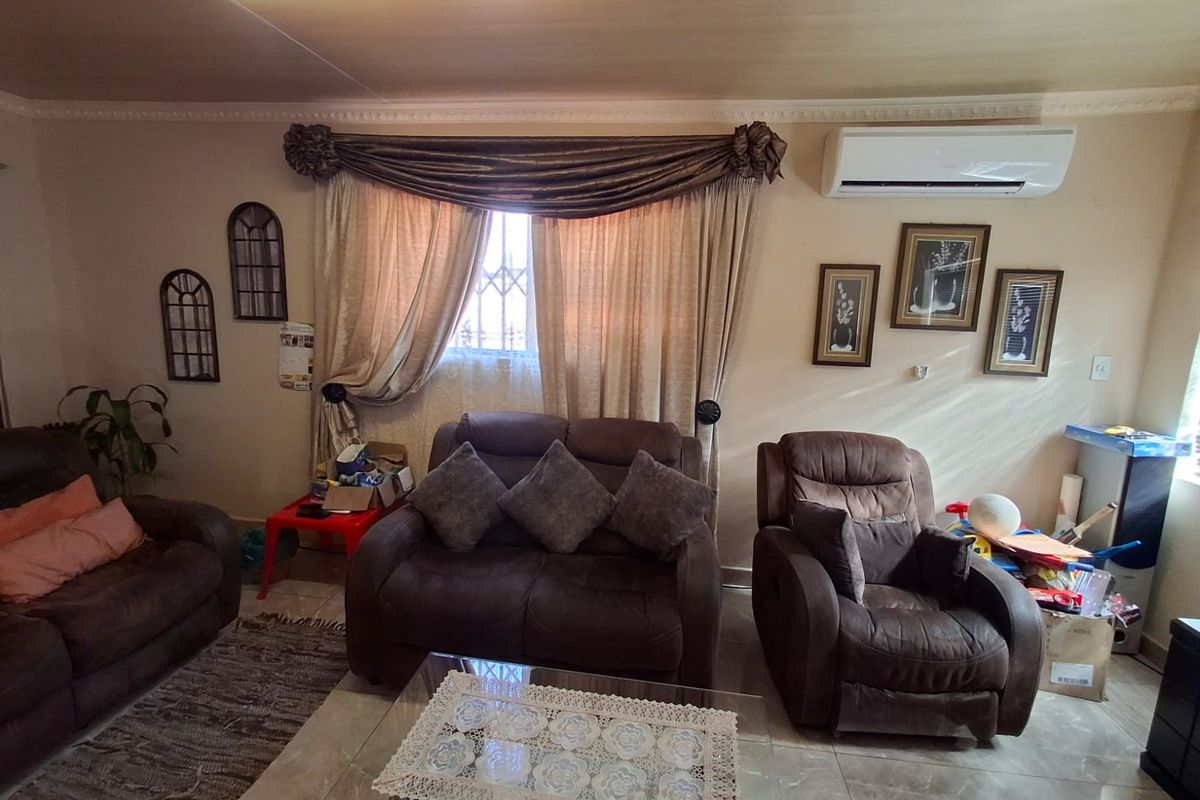 Beautiful, maintained family home for sale in well-established suburb - Photo 4