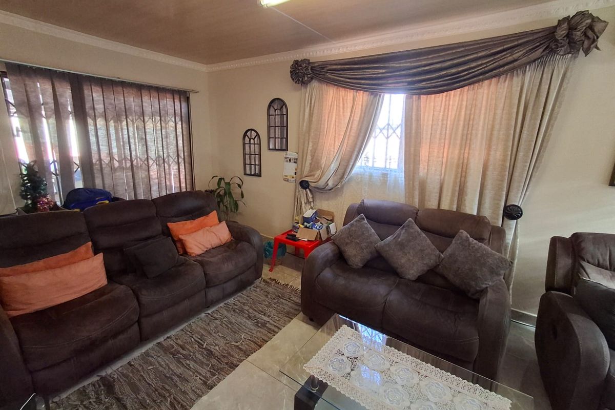Beautiful, maintained family home for sale in well-established suburb - Photo 5