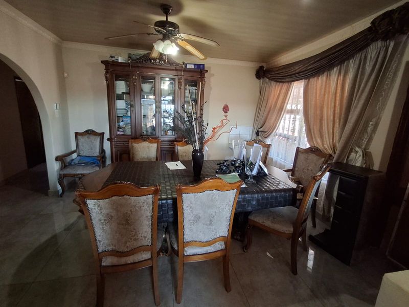 Beautiful, maintained family home for sale in well-established suburb - Photo 6