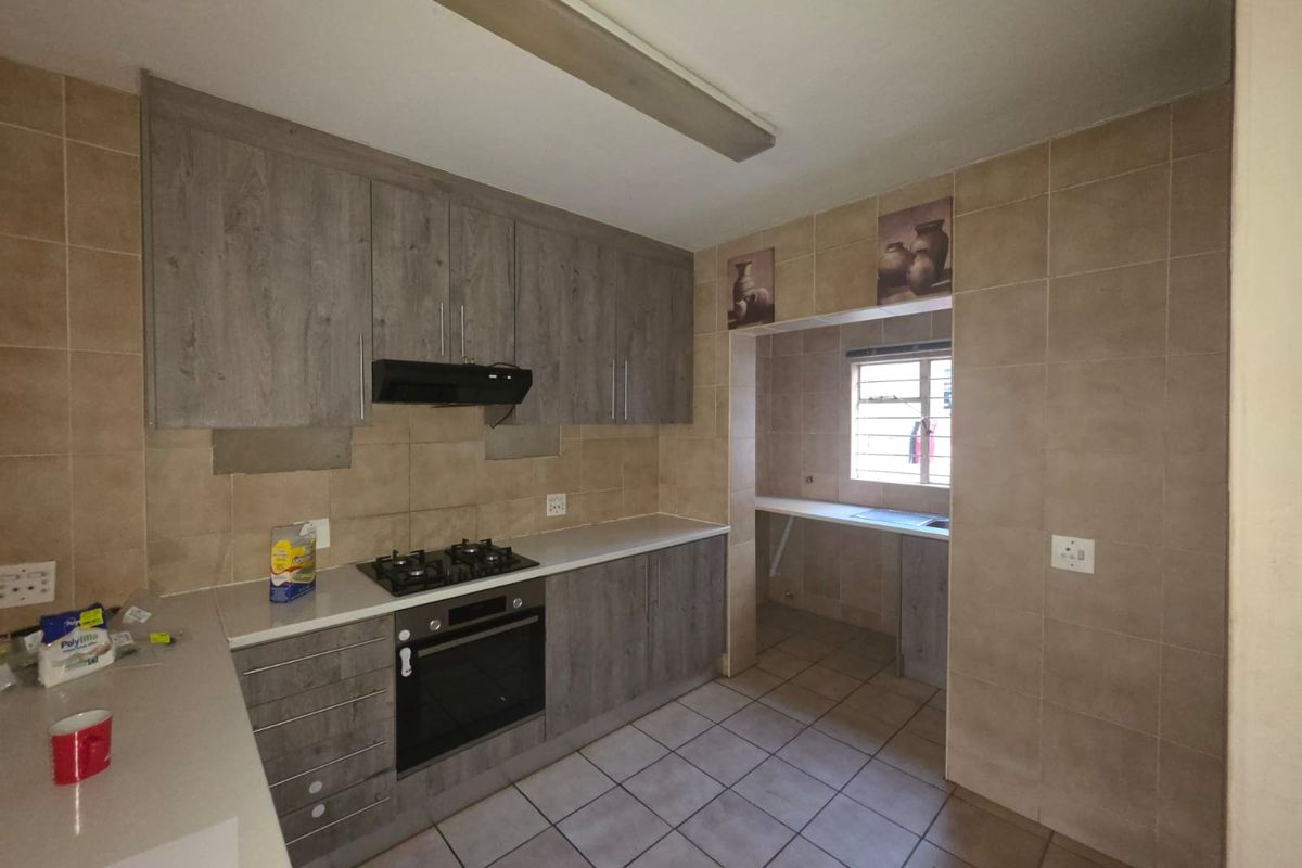 Beautifully Updated 3-Bedroom Home with 24-Hour Security - Photo 3