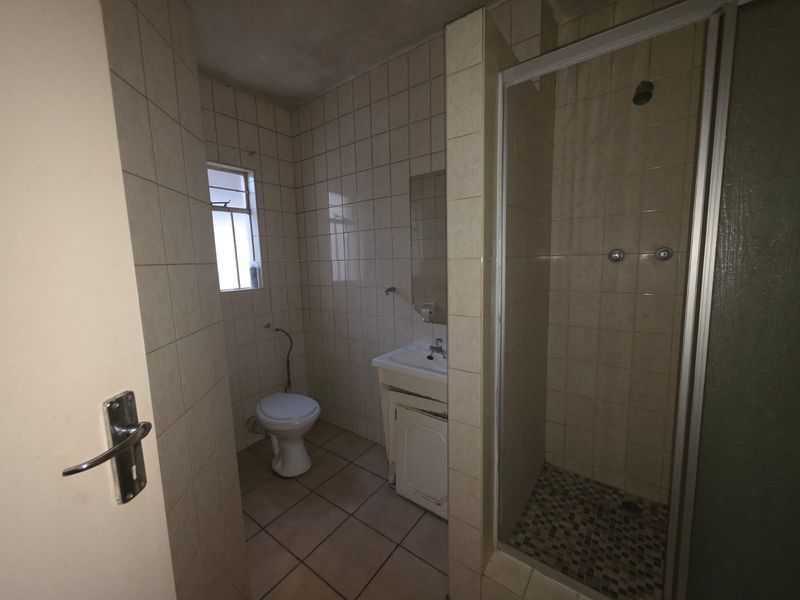 Beautifully Updated 3-Bedroom Home with 24-Hour Security - Photo 8