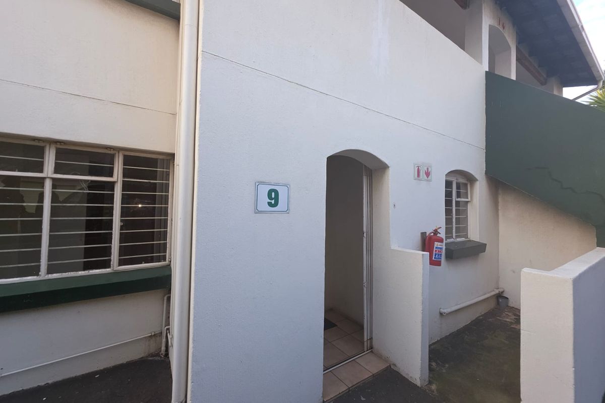 Beautifully Updated 3-Bedroom Home with 24-Hour Security - Photo 2
