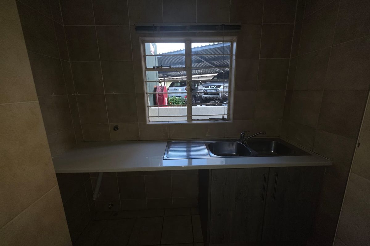 Beautifully Updated 3-Bedroom Home with 24-Hour Security - Photo 4