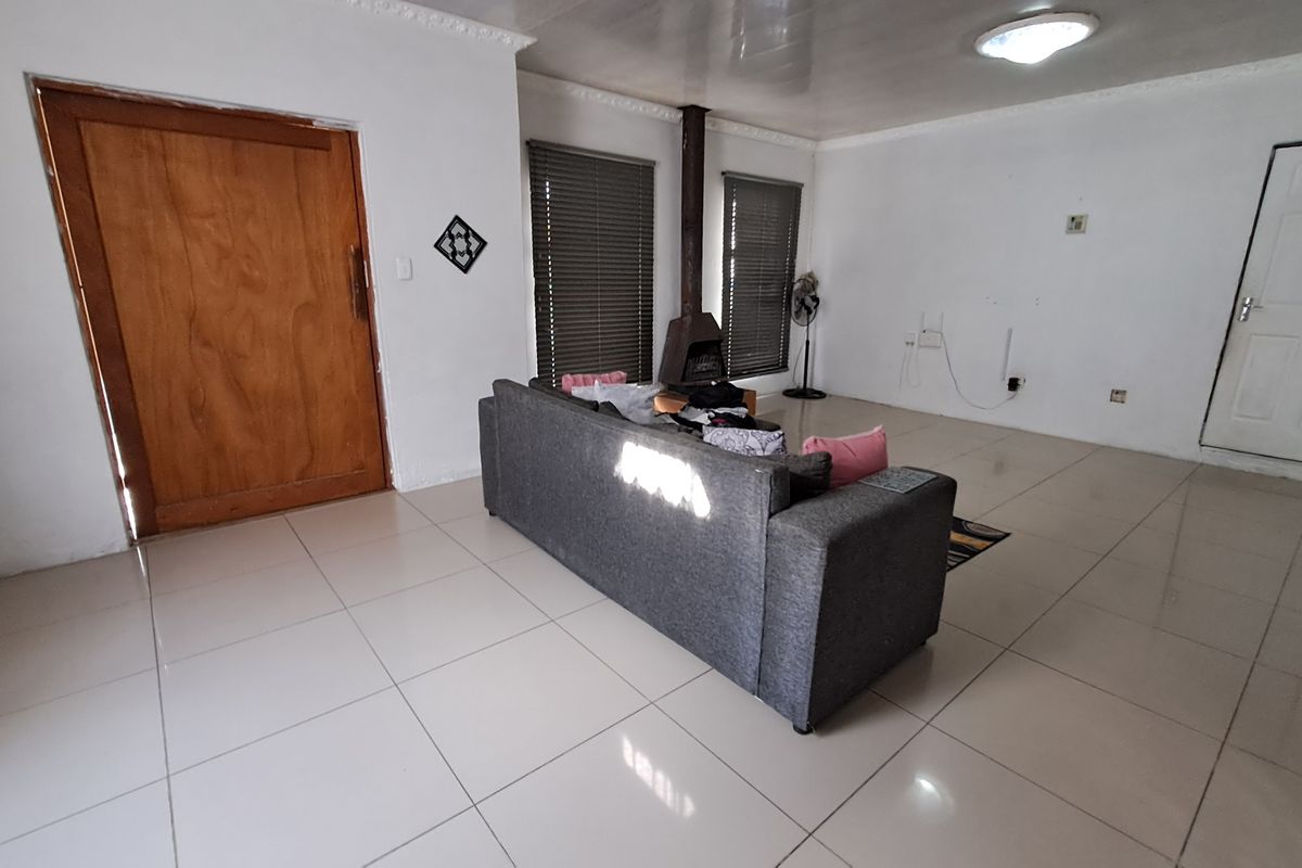 Compact family home - Photo 5